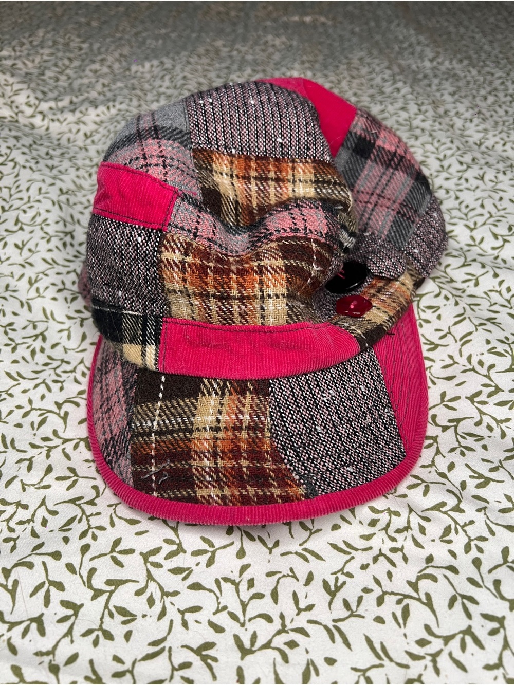 pink patchwork hat with cute buttons - Picture 2 of 3